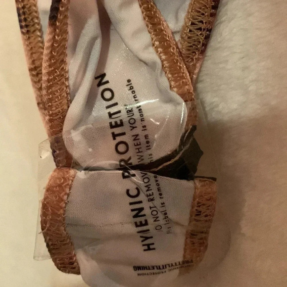 *NEW* Pretty Little Thing bodysuit - Picture 6 of 7